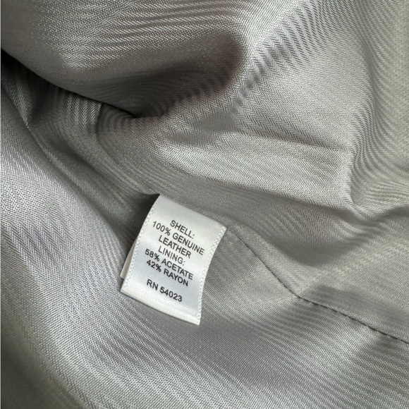 EUC. Banana Republic leather jacket / XS / genuine / distressed cream - Picture 9 of 11